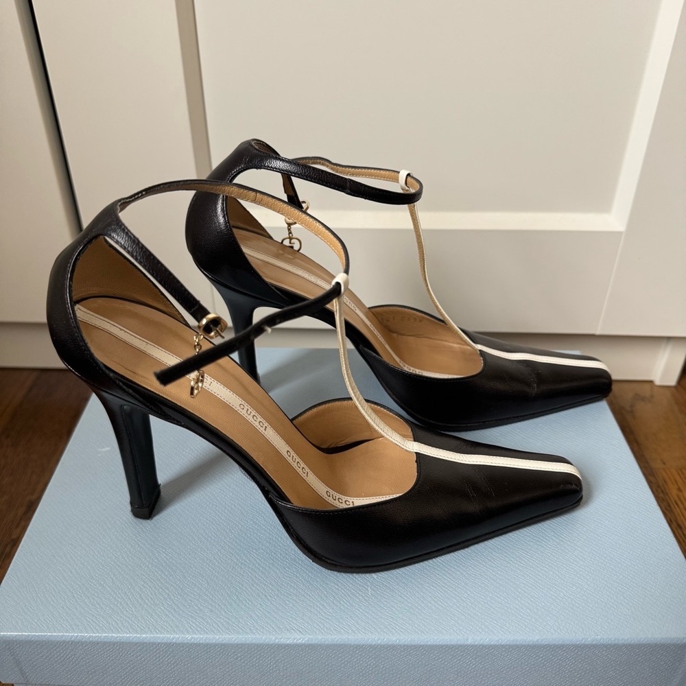 Vintage Gucci Heels - Picture 4 of 5
